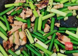 蒜苔炒鸡肉的做法图解3