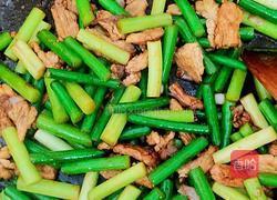 蒜苔炒鸡肉的做法图解4