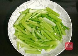 芹菜萝卜炒牛肉的做法图解2
