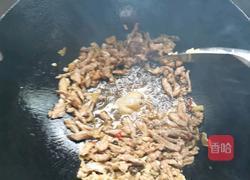 茄子酸菜炒牛肉的做法图解3