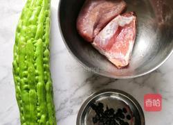 肉片炒苦瓜的做法图解1