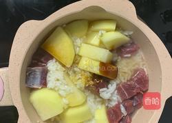 土豆牛肉闷饭的做法图解2