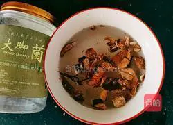 Melon and Mushroom Chicken Soup Recipe Illustration 3