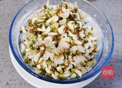 洋槐花炒鸡蛋的做法图解1