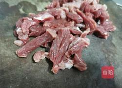 小麦芹炒牛肉的做法图解2
