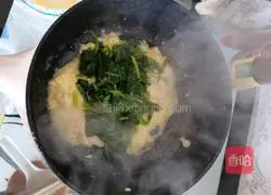 Illustration of how to make fried spinach with eggs 4