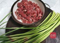 蒜苔炒牛肉的做法图解1