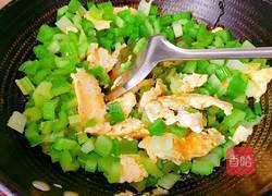 芹菜炒鸡蛋的做法图解10
