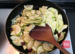 西葫芦炒木耳的做法图解15