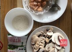 鸡胸肉奶油蘑菇浓汤的做法图解1