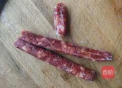 腊肠炒青椒的做法图解1