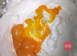 草莓奶油杯子蛋糕的做法图解4