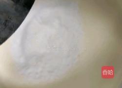 草莓奶油杯子蛋糕的做法图解5