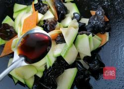 西葫芦炒木耳的做法图解9