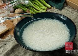 黄金锅巴不用愁,珐琅锅版『肉饼咸蛋煲仔饭』,胃口大开!的做法图解2
