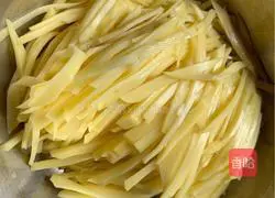 Illustration of how to make spicy shredded potatoes 1
