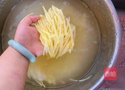 凉拌麻辣土豆丝的做法图解2