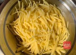 凉拌麻辣土豆丝的做法图解3