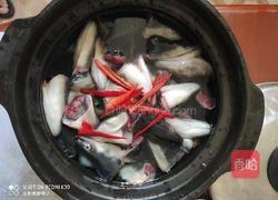 砂锅闷鳗鱼头的做法图解3