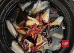 砂锅闷鳗鱼头的做法图解4