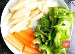 醋血鸭的做法图解2