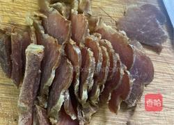 酱肉炒蒜苗的做法图解1