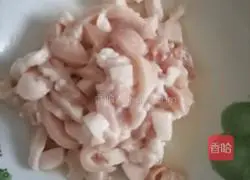 Illustration of how to make shredded pork with dried tofu and green pepper 2