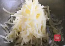 Illustration of how to make cool shredded potatoes 3