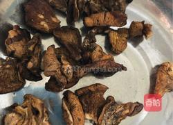 青菜炒元蘑的做法图解1