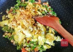 西芹虾仁蛋炒饭的做法图解6