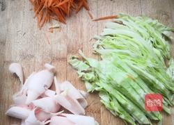 卷心菜炒鸡胸肉的做法图解1