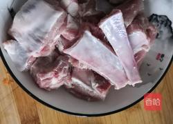 胡萝卜玉米山药排骨汤的做法图解1