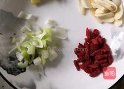 胡萝卜玉米山药排骨汤的做法图解8