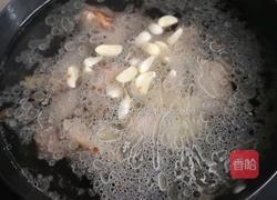 胡萝卜玉米山药排骨汤的做法图解11