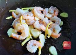 西兰花虾仁豆腐汤的做法图解3