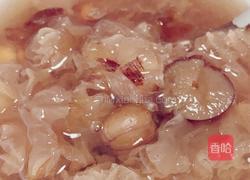 葡萄干—桃胶银耳羹的做法图解3