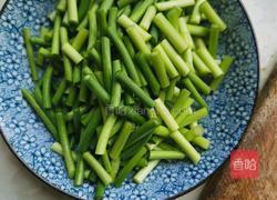蒜苔炒肉丝的做法图解3