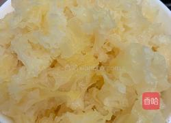 冰糖莲子雪耳糖水的做法图解2