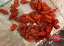 Illustration of how to make rock sugar lotus seeds and snow fungus syrup 4