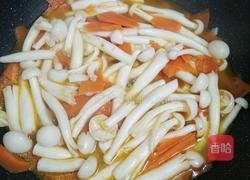 海鲜菇炒胡萝卜的做法图解3