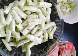 红烧肉豆角闷面的做法图解2