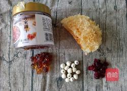 桃胶莲子银耳羹(美容养颜)的做法图解1