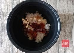 桃胶莲子银耳羹(美容养颜)的做法图解8