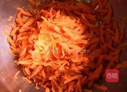 胡萝卜丝炒豆芽的做法图解2