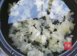 银耳莲子羹的做法图解3