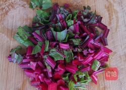 红甜菜肉酱意大利面的做法图解2