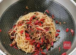 红甜菜肉酱意大利面的做法图解9