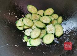 黄瓜火腿炒鸡蛋的做法图解4