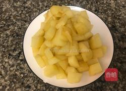 孜然香肠小土豆的做法图解3