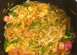 鸡蛋火腿榨菜炒面的做法图解6